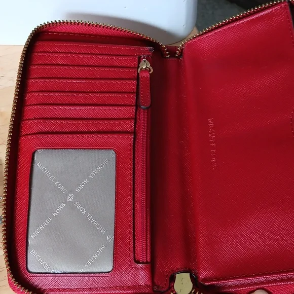 Michael Kors Red Saffiano Accordian Wallet Pre-Loved Very Good Condition - Picture 8 of 10
